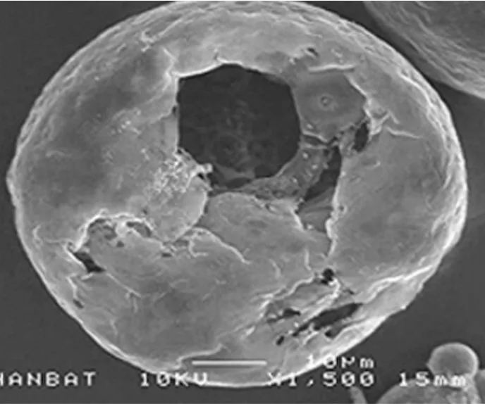 PDLLA 微球體比較 — 他牌空心 vs Juvelook 網狀多孔結構